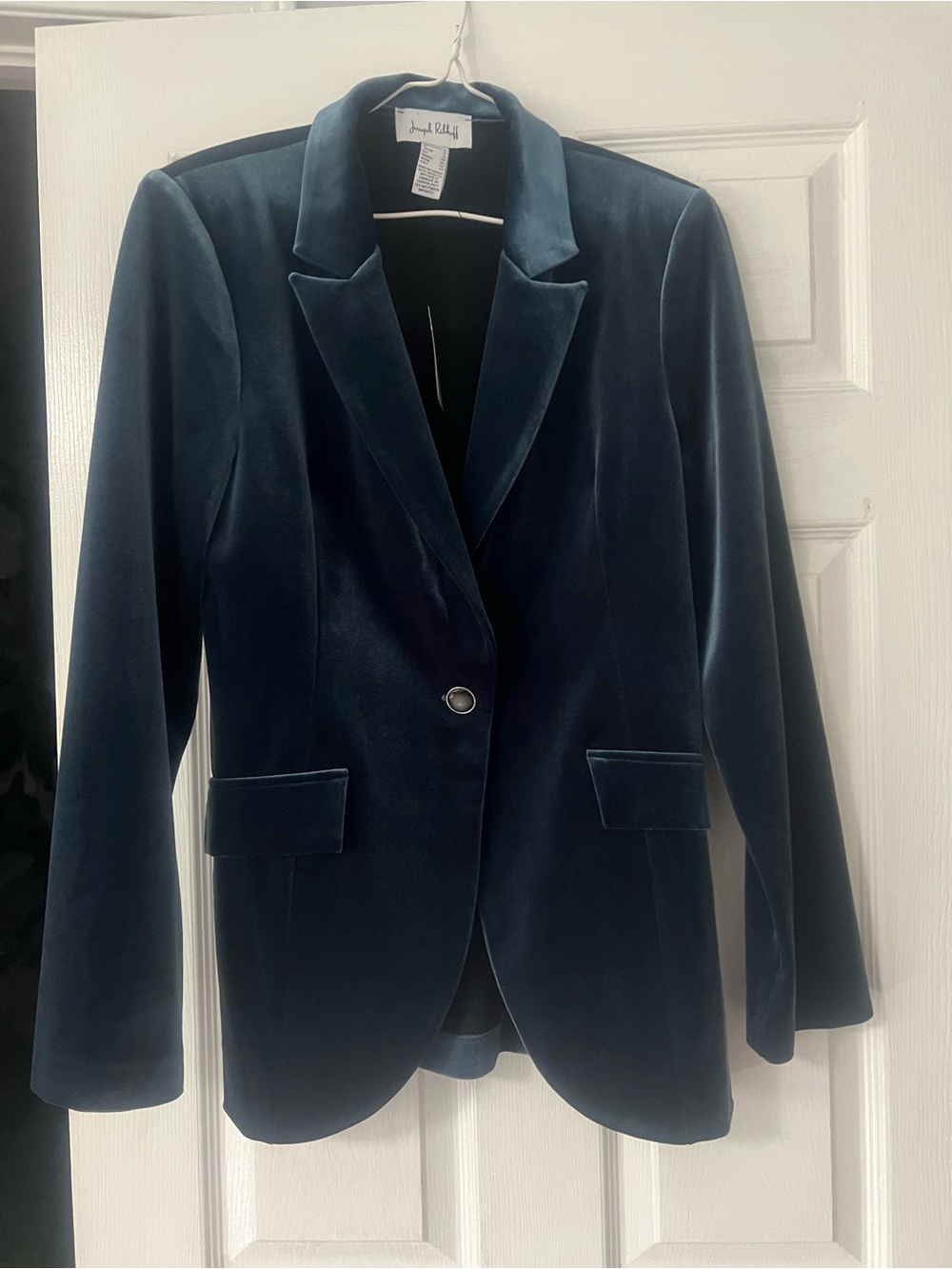 Suits - Picture 5 of 7